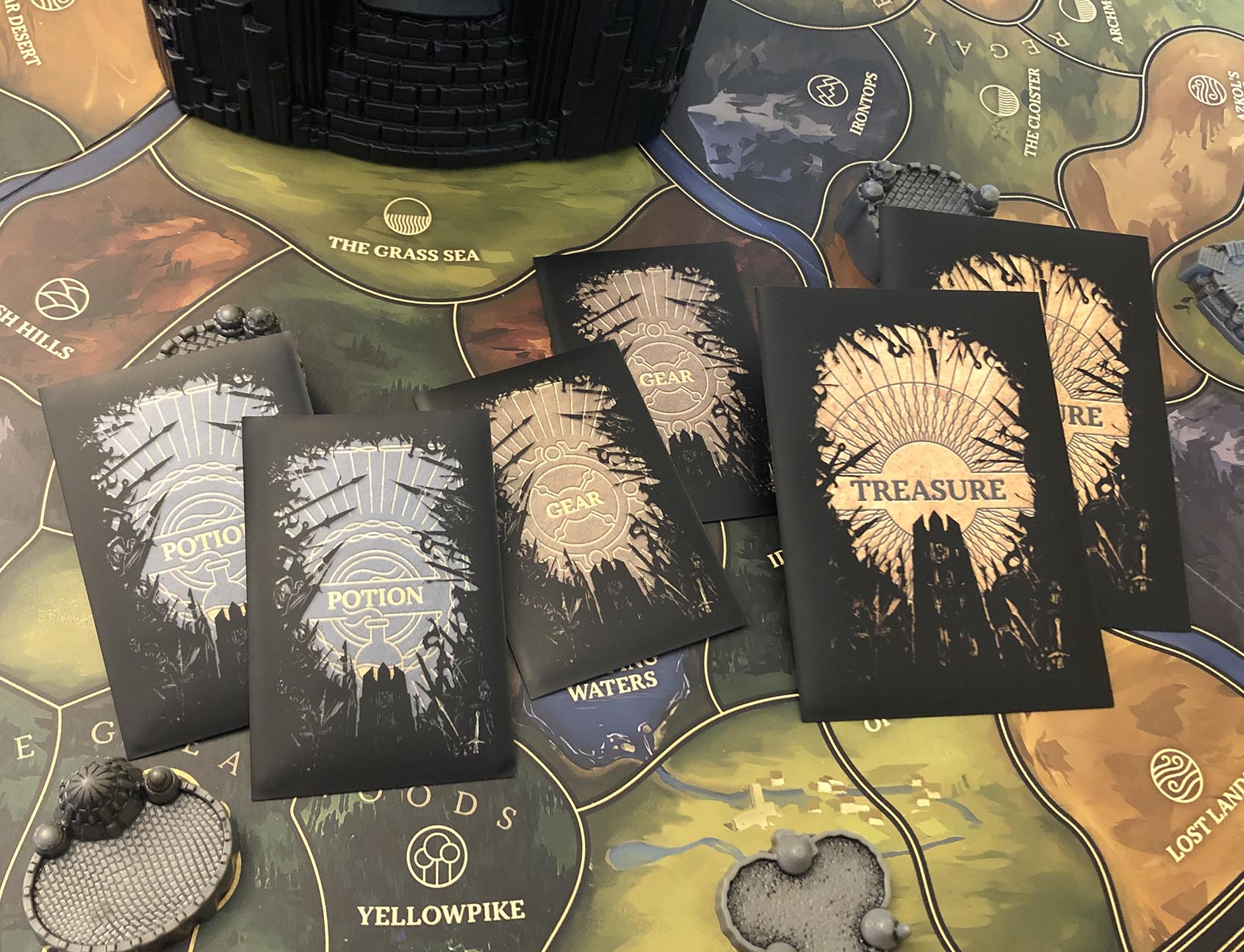 Return to Dark Tower: Covenant Card Sleeves